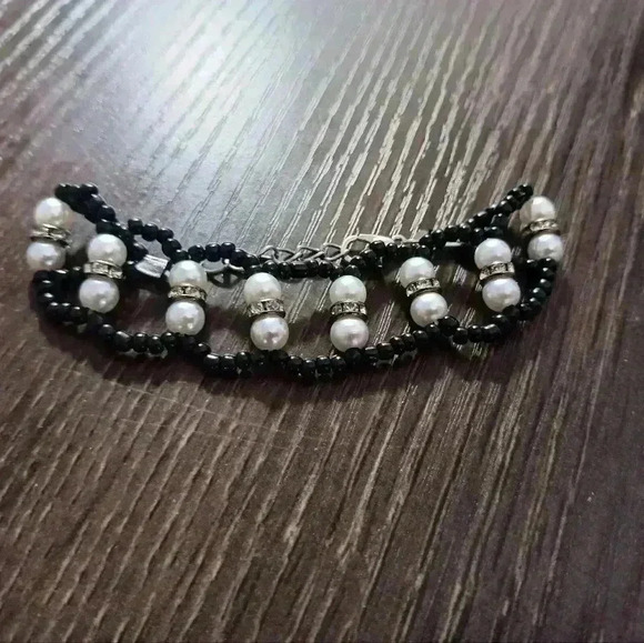 Beaded rhinestone and faux pearl handmade bracelet - Picture 2 of 5